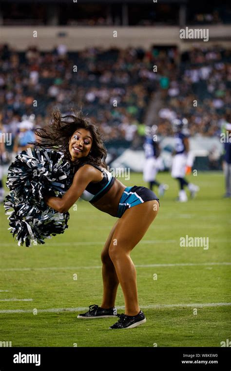 Philadelphia eagles cheerleaders fotografías e imágenes de alta