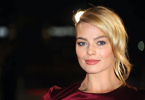 Margot Robbie Says Shes The Same Person Famous Or Not And From Her It