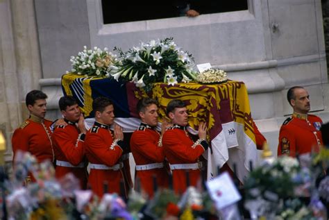 Princess Diana Public Funeral Pictures Popsugar Celebrity Photo 49