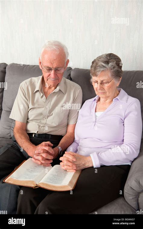 Senior Couple Bible Hi Res Stock Photography And Images Alamy