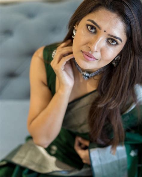 actress vani bhojan traditional saree photoshoot