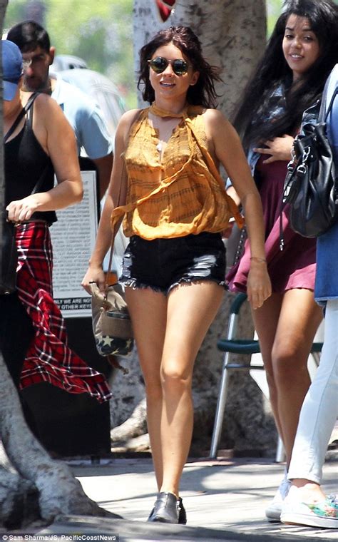 Sarah Hyland Wears Summery Tank Top And Daisy Dukes As She Grabs Lunch