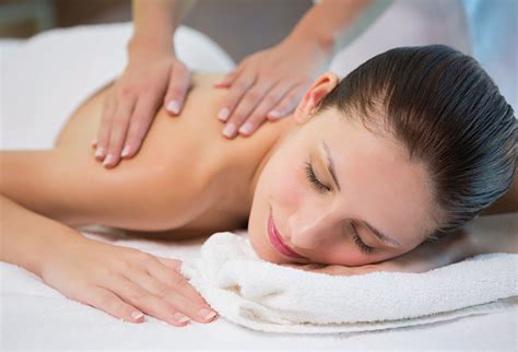 Existen múltiples variantes de masajes relajantes. ¡Renovación total! Masaje relajante y limpieza facial ...