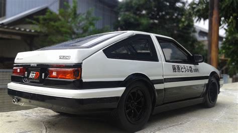 Now im sure you're all familiar with initial d and the car driven by takumi fujiwara. Unboxing Jada Toys Toyota AE86 Initial D Hachiroku - YouTube