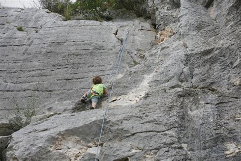 Section dure de théosophie de la quête de la réussite 8b. Site d'escalade Le Joncas - info, topo, localisation...
