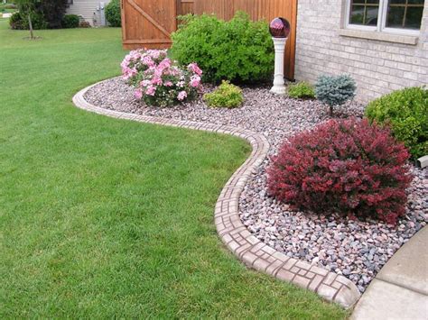From basic concrete edging to color hardner stamped, we have a product that will add that perfect picture frame to your landscape and accent the curb appeal of your home. Concrete Landscape Curbing | Continuous Concrete Landscape Edging! - Flower Beds and Gardens
