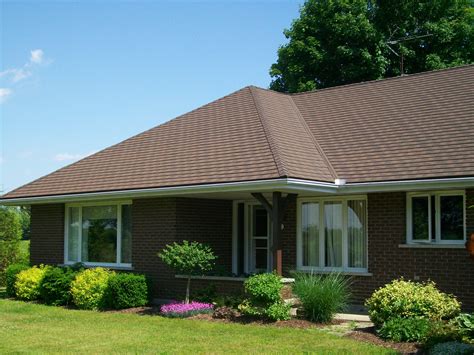Provides classic shades and the dimensional appearance of natural wood or slate with the maximum definition color palette. Metal shingle in Heather Blend color. | Metal roof, Steel metal roofing, Metal shingles