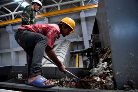 Foto Melihat Pengolahan Sampah Menjadi Energi Listrik Di Surabaya Kumparan Com