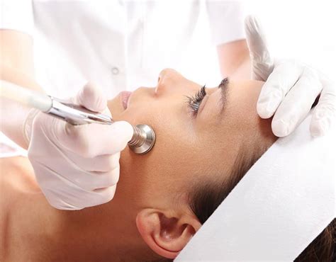 7 Benefits Of Microdermabrasion Facials For Your Skin