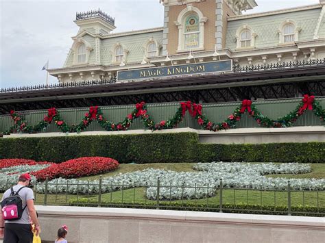 Photos After 2 Years Closed Construction Walls And Tarps Rise On Walt