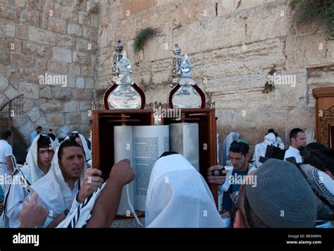 Torah Scroll Hi Res Stock Photography And Images Alamy