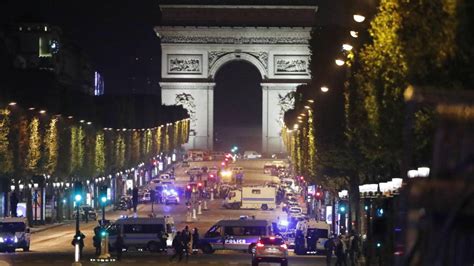 La plaza salón de gran vía ha acogido hoy un acto en el que se ha reclamado paz y concordia veinte años después del atentado de eta en la torre de logroño. Atentado en París: un policía muerto y otros dos heridos ...