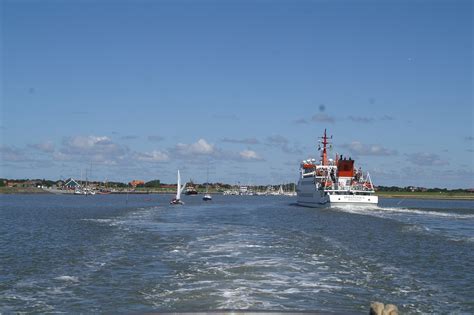 Auf der autofreien nordseeinsel spiekeroog, hinter einer randdüne, das meer zum greifen nah, liegt unsere familienferienstätte haus am meer. Schiffsflotte