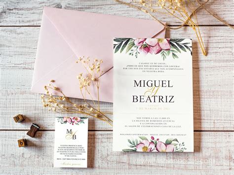 Invitaciones De Boda Con Flores Rosas Sobre Nude Sencilla Y Elegante Color Rosa Claro Sobre