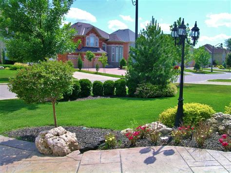 10 Great Large Front Yard Landscaping Ideas 2023