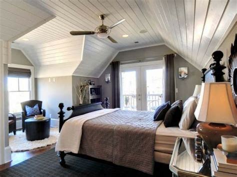 Es zieht sofort alle blicke auf sich und bietet eine einladende fläche zum anlehnen. Schlafzimmer mit Dachschräge: 34 tolle Bilder! - Archzine.net
