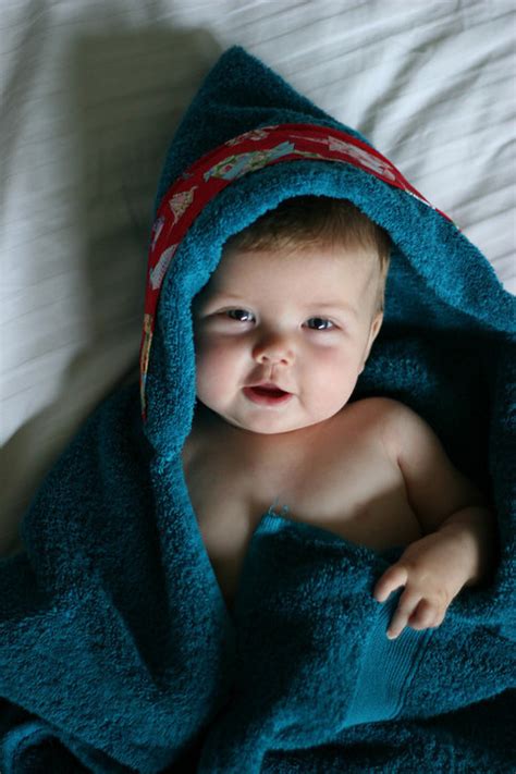 Made from bamboo fiber, this towel is incredibly absorbent, dries fast, and is naturally antibacterial. DIY Hooded Baby Towel | Pretty Prudent