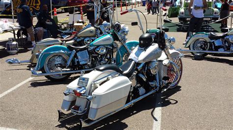 Harley davidson road king cholo chicano style la road king vicla. Pin on Viva La Raza. Our Culture, Our Viclas, Our Calle ...