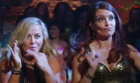 Tina Fey And Amy Poehler Reunite In Trailer For Sisters Sisters Movie Tina Fey Amy Poehler