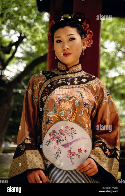 Beautiful Chinese Women Traditional Dress