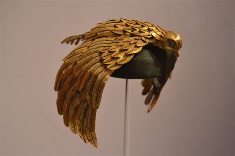 Clothes in ancient egypt have gone through more than 3500 years of evolution. Vulture Crown of Elizabeth - Cleopatra - Taylor | Leiden ...