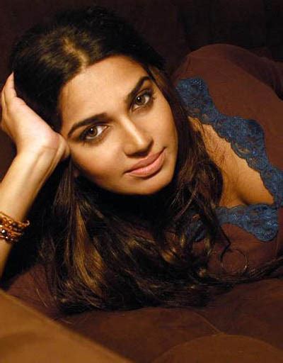 Way Actress In Nadia Ali Pakistani Pop Singer Hot Spicy Pics