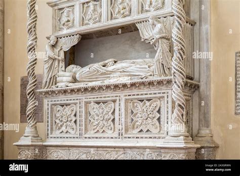 14th Century Tomb Hi Res Stock Photography And Images Alamy