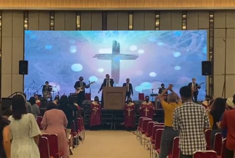 Gsjs Pakuwon Mall Gereja Inspiratif Di Tengah Mall Dengan Ibadah