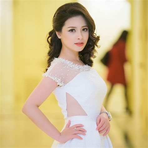 Nói về gia đình của mình, ali hoàng dương cho biết: Tiểu sử ca sĩ Dương Hoàng Yến
