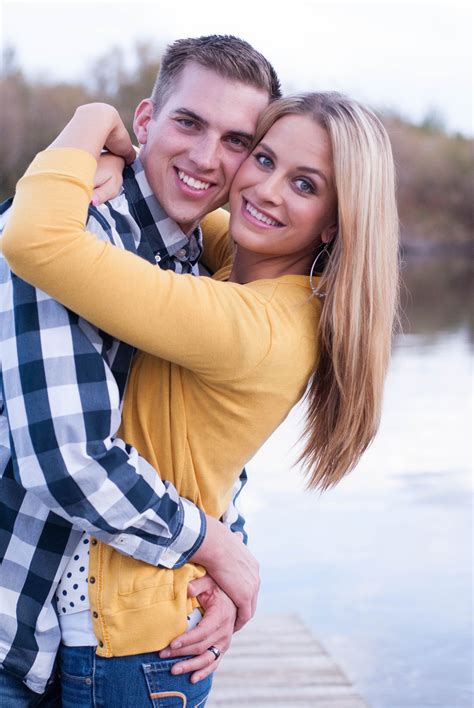 fall couple picture | Fall couple pictures, Couple pictures, Couple photos