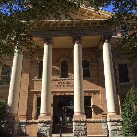 Entry Old Iredell County Courthouse in Statesville, North Carolina