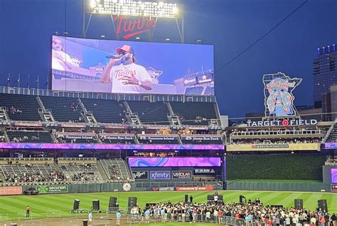 Twins Fans Get Low At Seasons First Postgame Concert Twins Twins
