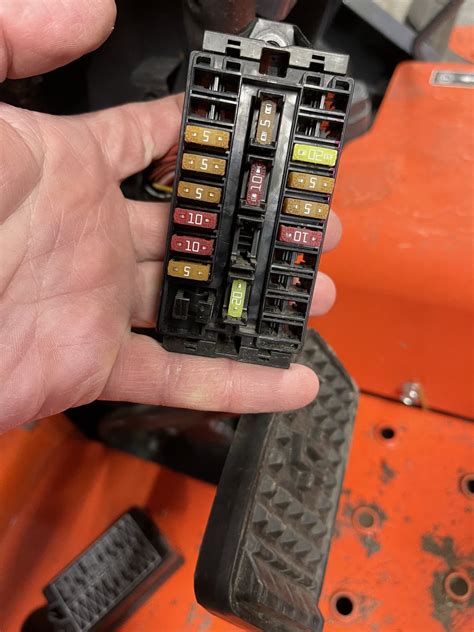 Adding Fuses To The Fuse Block For L3901 Orangetractortalks