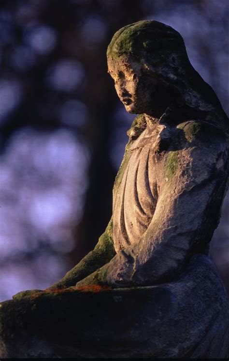 무료 이미지 록 건축물 돌 기념물 동상 종교 어둠 묘지 관광 여행 고딕 미술 근무 기간 신전 조각상