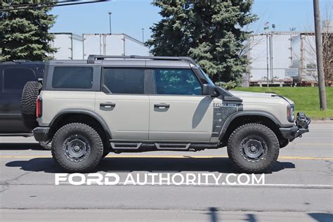2022 Ford Bronco Everglades In Desert Sand Real World Photo Gallery