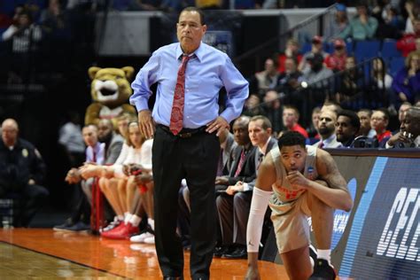 Houston coach kelvin sampson interview. Sampson knows the American will be a gauntlet this season ...