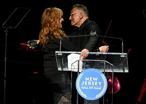 Bruce Springsteen Honors Wife Patti Scialfa As She S Inducted Into N J