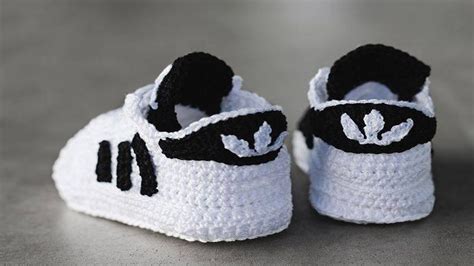 Hermosos Zapatos De Bebe Tejidos A Crochet Zapatitos De Bebe Tejidos