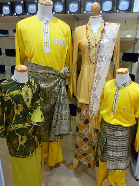 باجو كوروڠ) adalah salah satu pakaian adat masyarakat melayu di brunei darussalam, indonesia, malaysia, singapura, dan thailand bagian selatan. Ahlan Wa Sahlan ke www.butikzaiza.blogspot.com: BAJU ...