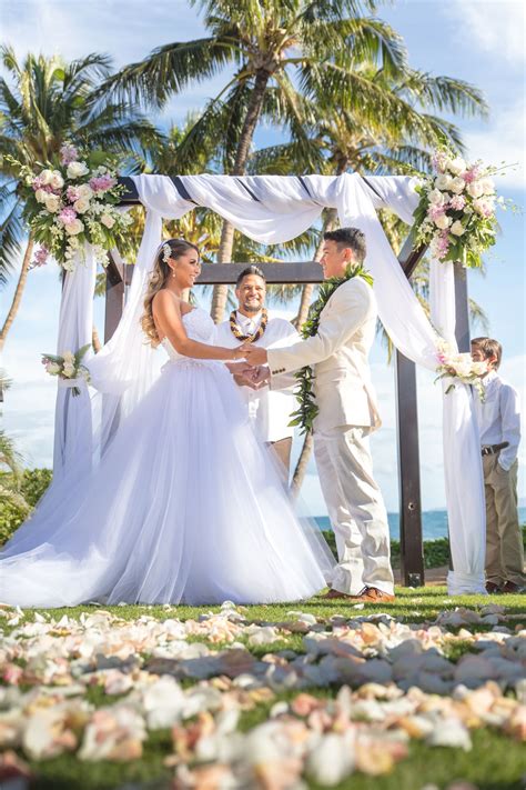 Romantic Beach Front Maui Wedding At Sugar Beach Events Maui Weddings Hawaii Wedding