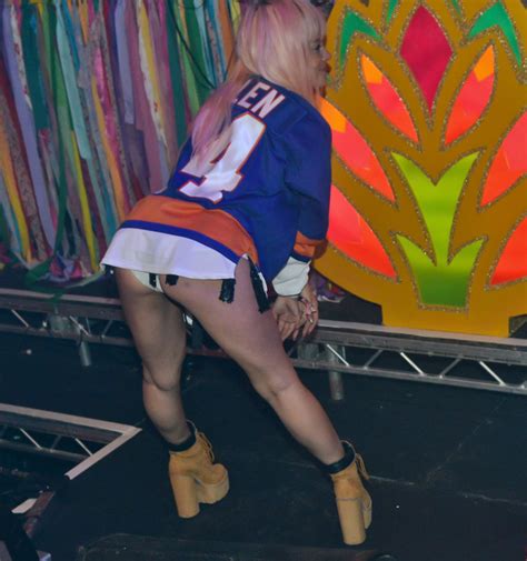 Lily Allen Upskirt 2 Photos The Fappening