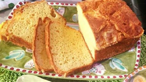 Torta al formaggiola torta al formaggio è una torta di pasqua tipica delle marche e dell'umbria, viene anche chiamata pizza al formaggio o cresca e viene fatta in tante versioni. Torta pasqualina al formaggio | Ricetta di Anna Moroni