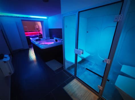 Spa & Lounge 383 on social media - Spa & Lounge 383