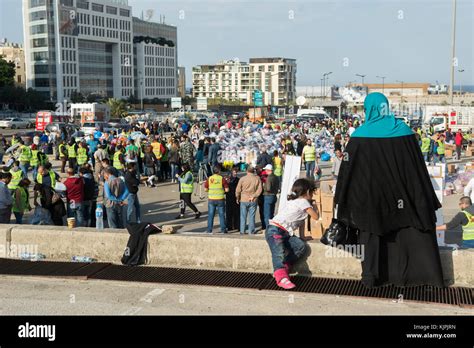 marytrs square beirut lebanon 26th nov 2017 syrian refugees waiting for donations beirut