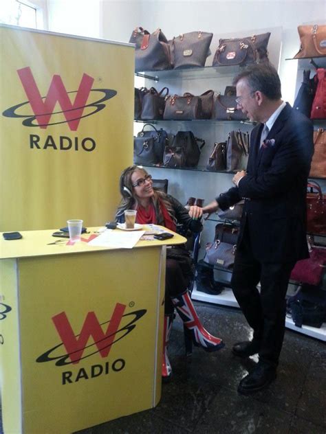 Baladas, flash back, la hora del regreso, la. La W Radio & Boots 'N Bags.