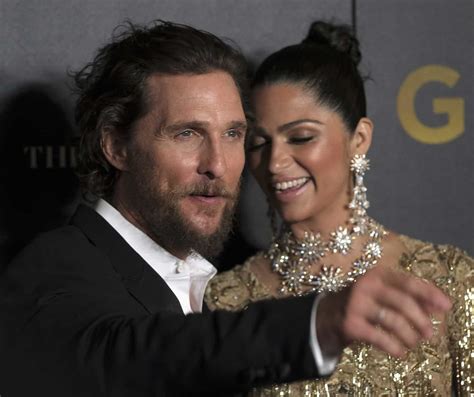 A team of explorers travel through a wormhole in space in an attempt to ensure humanity's survival. Matthew McConaughey na pré-estreia mundial do filme 'Gold'