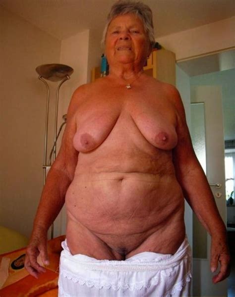 Oma Tuck Naked Sexbilder