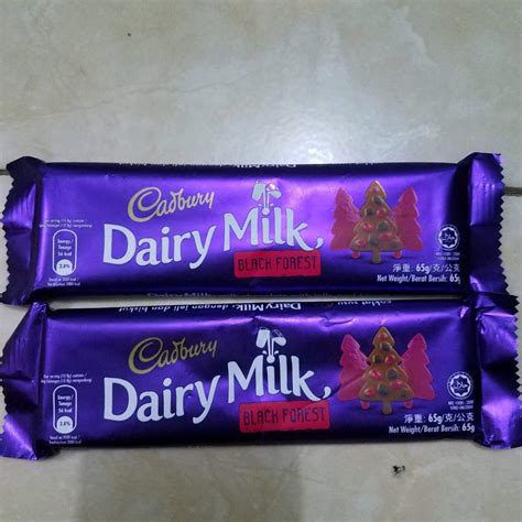 Racing through the factory, they roll into a loop the loop, emptying the delicious cherry flavoured jellies and biscuit pieces into our chocolate mixer. Cadbury Dairy Milk Black Forest reviews