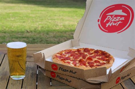 Food tracker® en diverse betaalmogelijkheden. Pizza Hut adds 300 more locations for category-first beer ...
