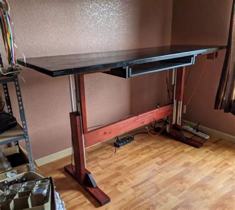 Build A Standing Desk With One Of These Plans Diy Standing Desk Diy
